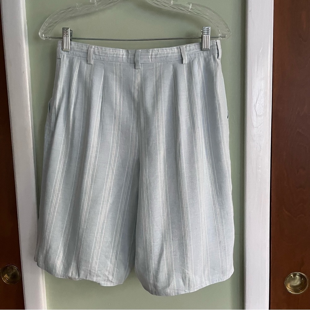 Giorgio Armani Collezioni Women’s 8 Baby Blue White stripe Shorts Linen/Cotton